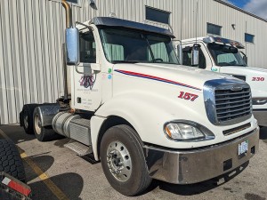 2015 Freightliner Columbia day cab GLIDER_1
